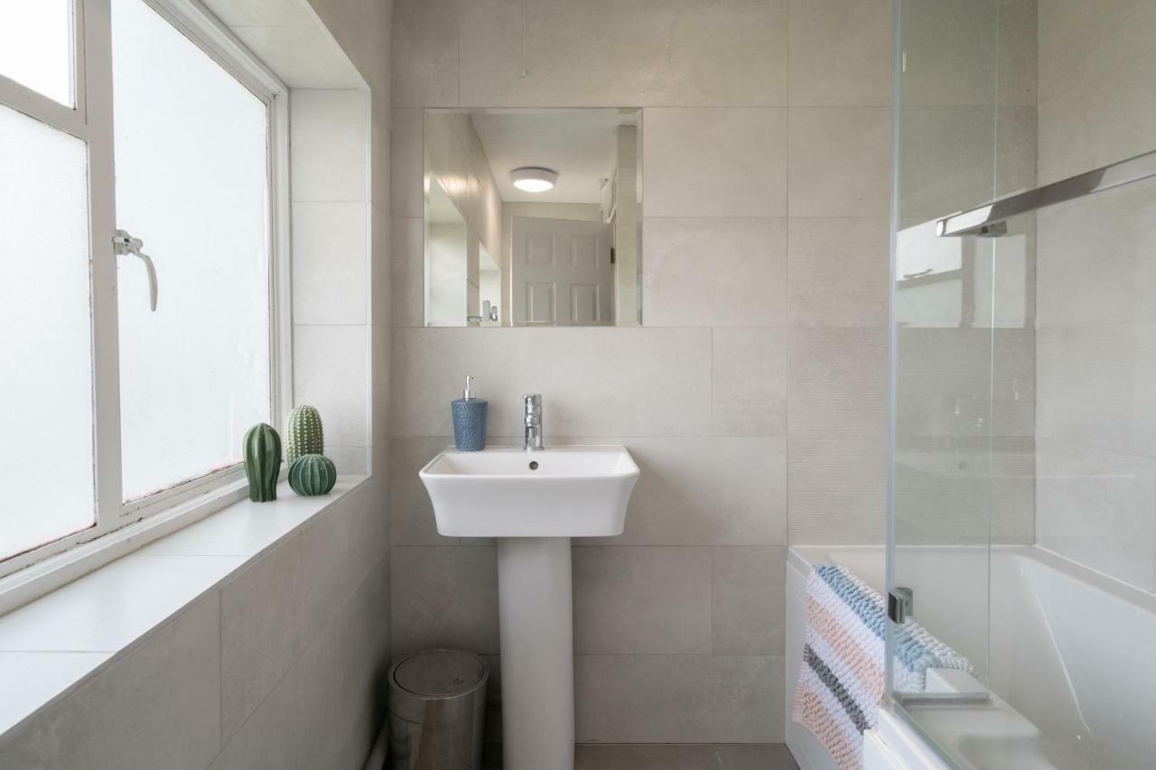 Henley Self Catering House Villa ภายนอก รูปภาพ
